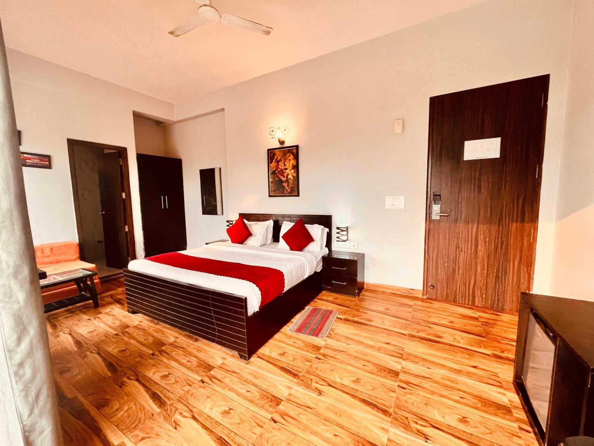 Pearl Grand Boutique Cottage In Omaxe Anandam Vrindavan - #Premium Ac Rooms With Balcony #Big Parking #Lift #Garden #Peaceful Area #Near Prem Mandir #Property Of The Year #Most Awarded Exterior foto