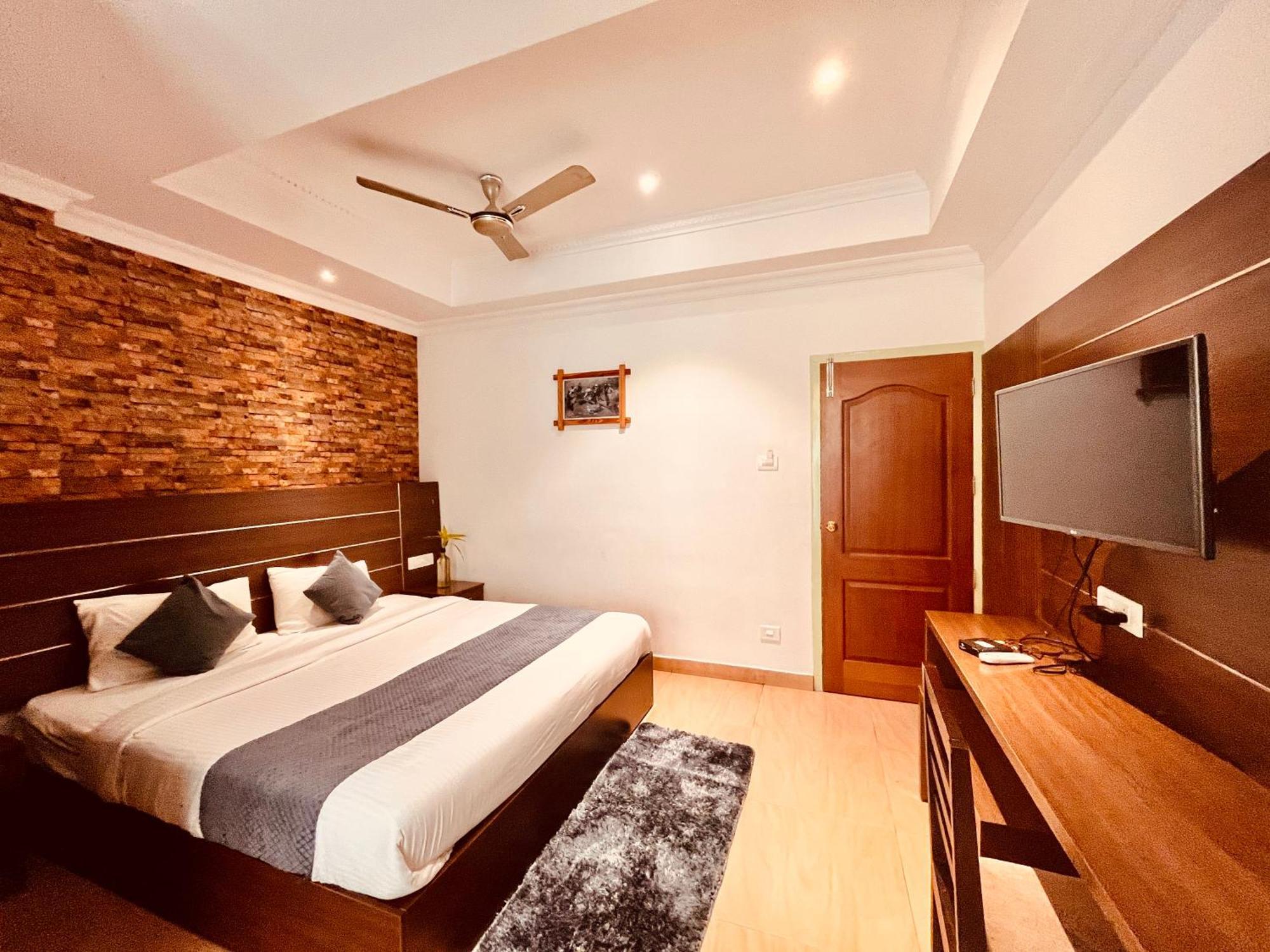 Pearl Grand Boutique Cottage In Omaxe Anandam Vrindavan - #Premium Ac Rooms With Balcony #Big Parking #Lift #Garden #Peaceful Area #Near Prem Mandir #Property Of The Year #Most Awarded Exterior foto