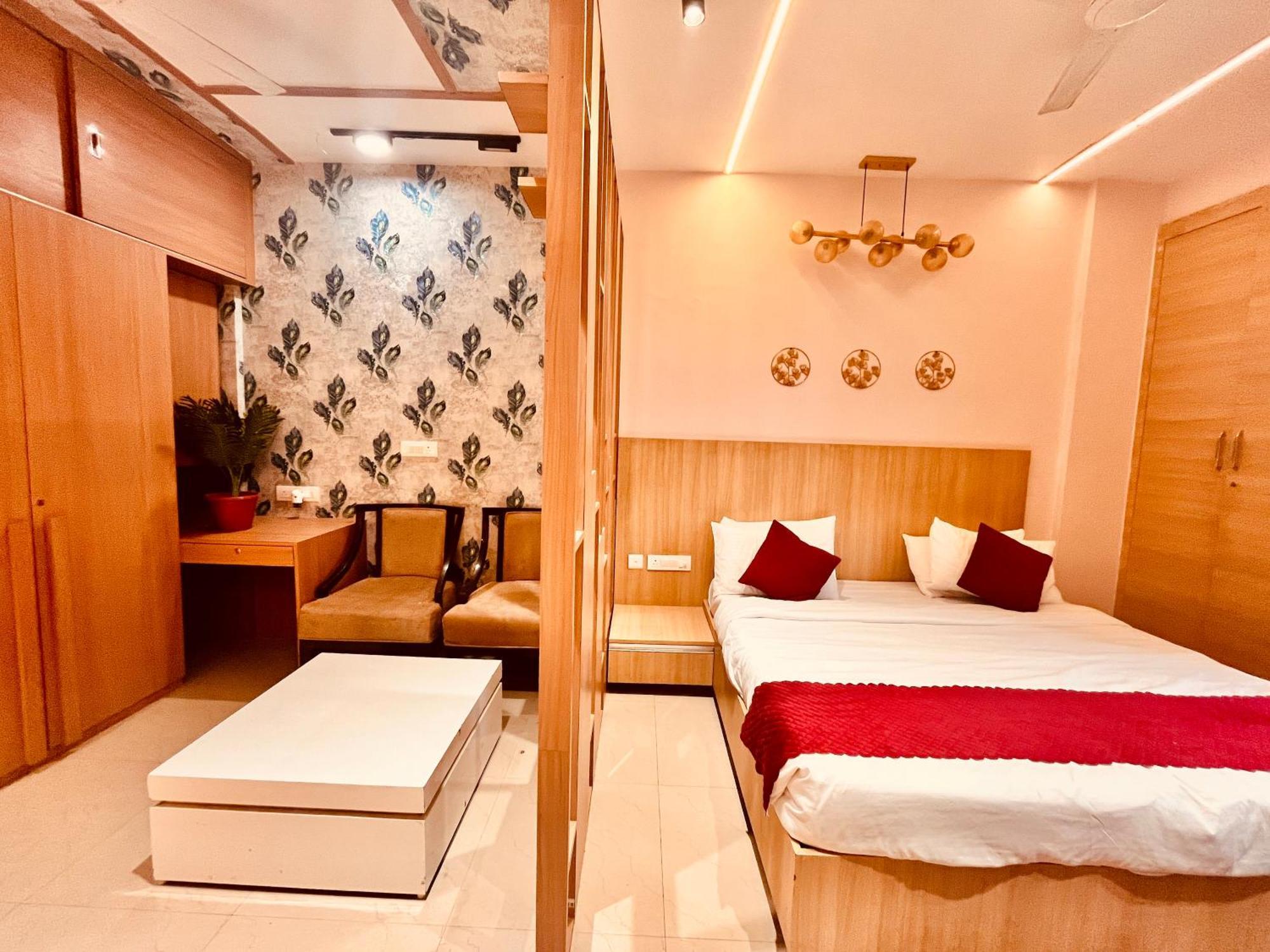 Pearl Grand Boutique Cottage In Omaxe Anandam Vrindavan - #Premium Ac Rooms With Balcony #Big Parking #Lift #Garden #Peaceful Area #Near Prem Mandir #Property Of The Year #Most Awarded Exterior foto