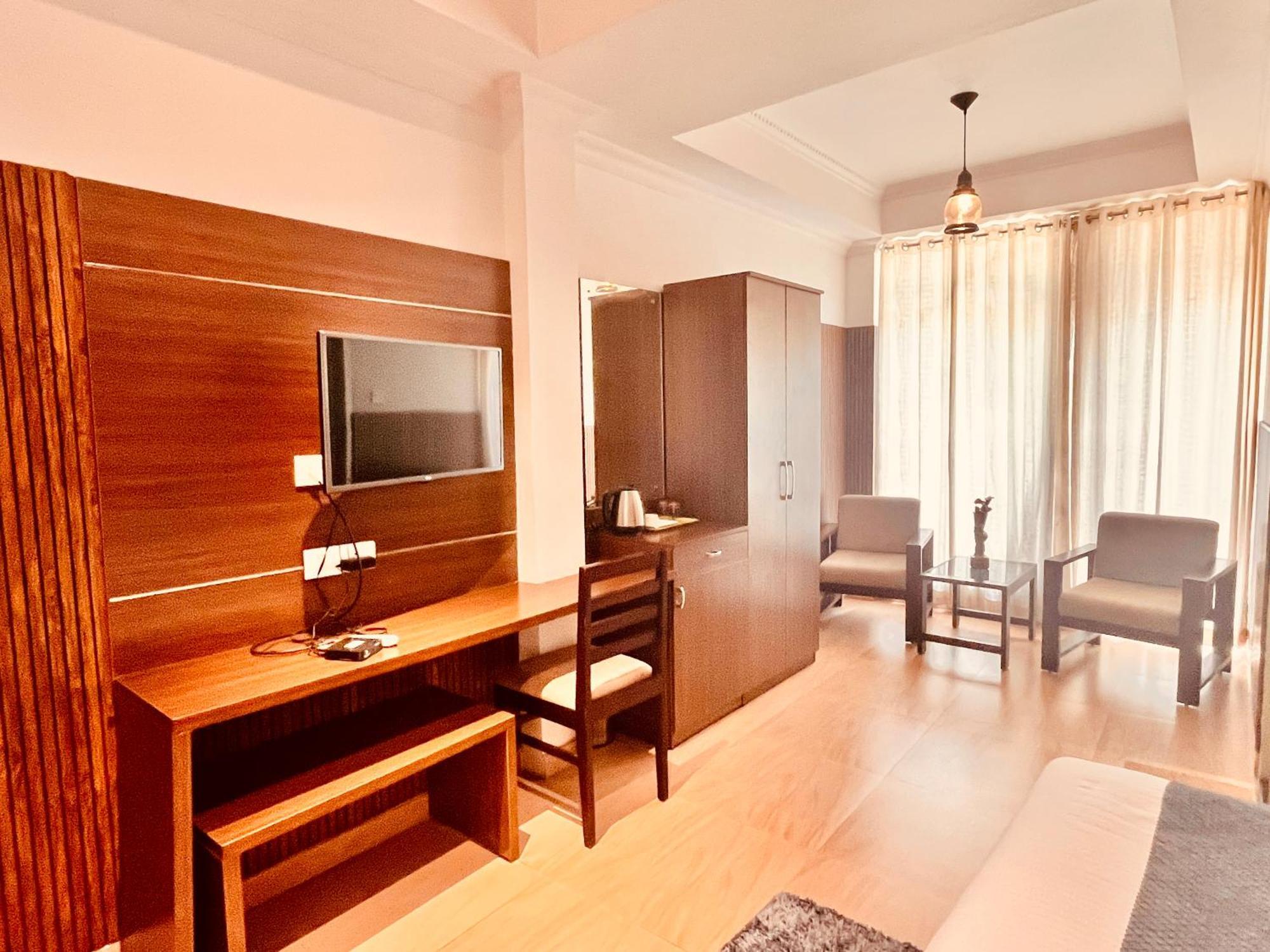 Pearl Grand Boutique Cottage In Omaxe Anandam Vrindavan - #Premium Ac Rooms With Balcony #Big Parking #Lift #Garden #Peaceful Area #Near Prem Mandir #Property Of The Year #Most Awarded Exterior foto