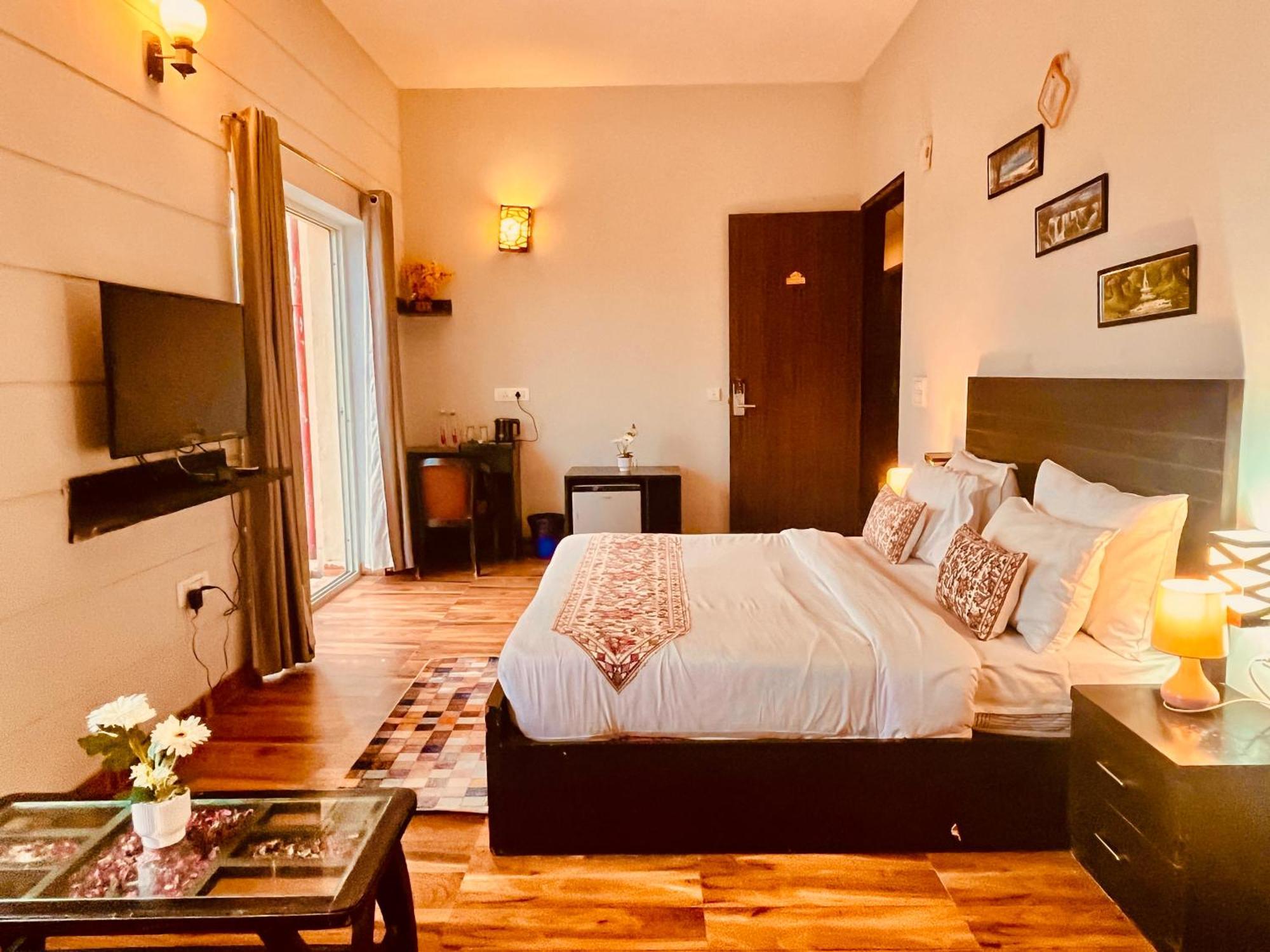 Pearl Grand Boutique Cottage In Omaxe Anandam Vrindavan - #Premium Ac Rooms With Balcony #Big Parking #Lift #Garden #Peaceful Area #Near Prem Mandir #Property Of The Year #Most Awarded Exterior foto